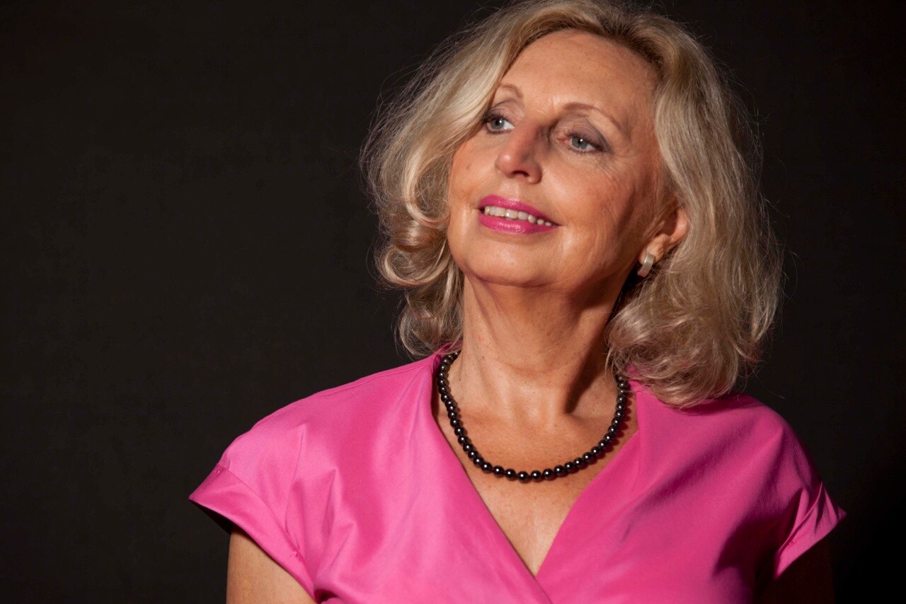 Elegantes Make-up für eine reife Frau