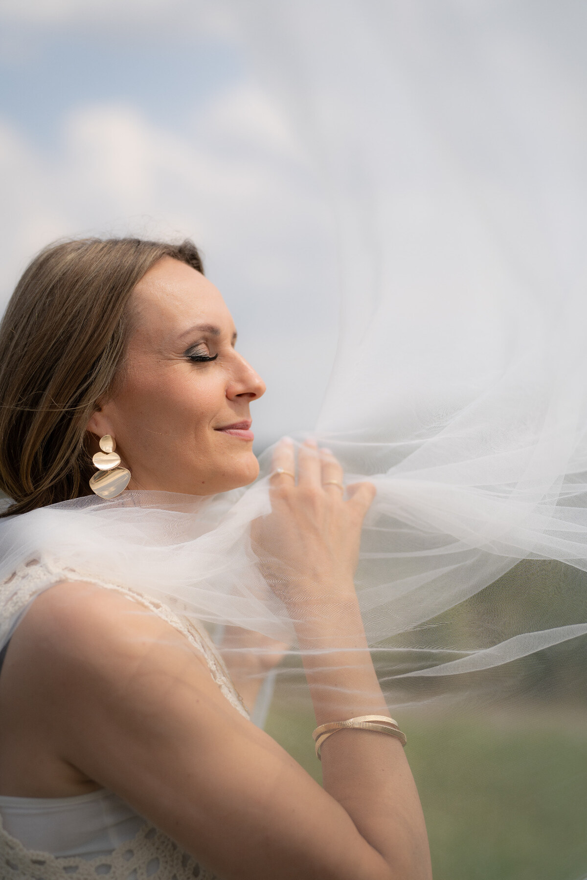 Elegantes Make-up im natürlichen Licht